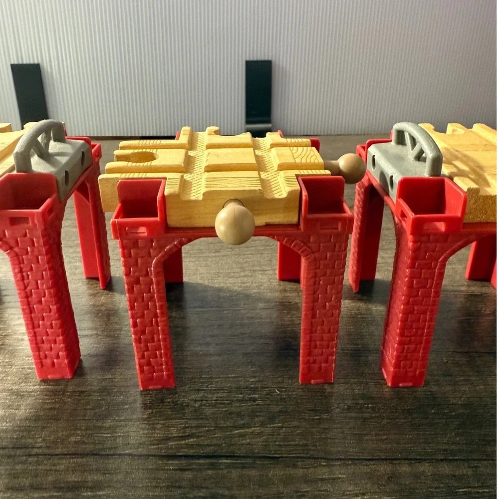 Thomas Wooden Railway Stacking Risers Red Good Bridge Support Track